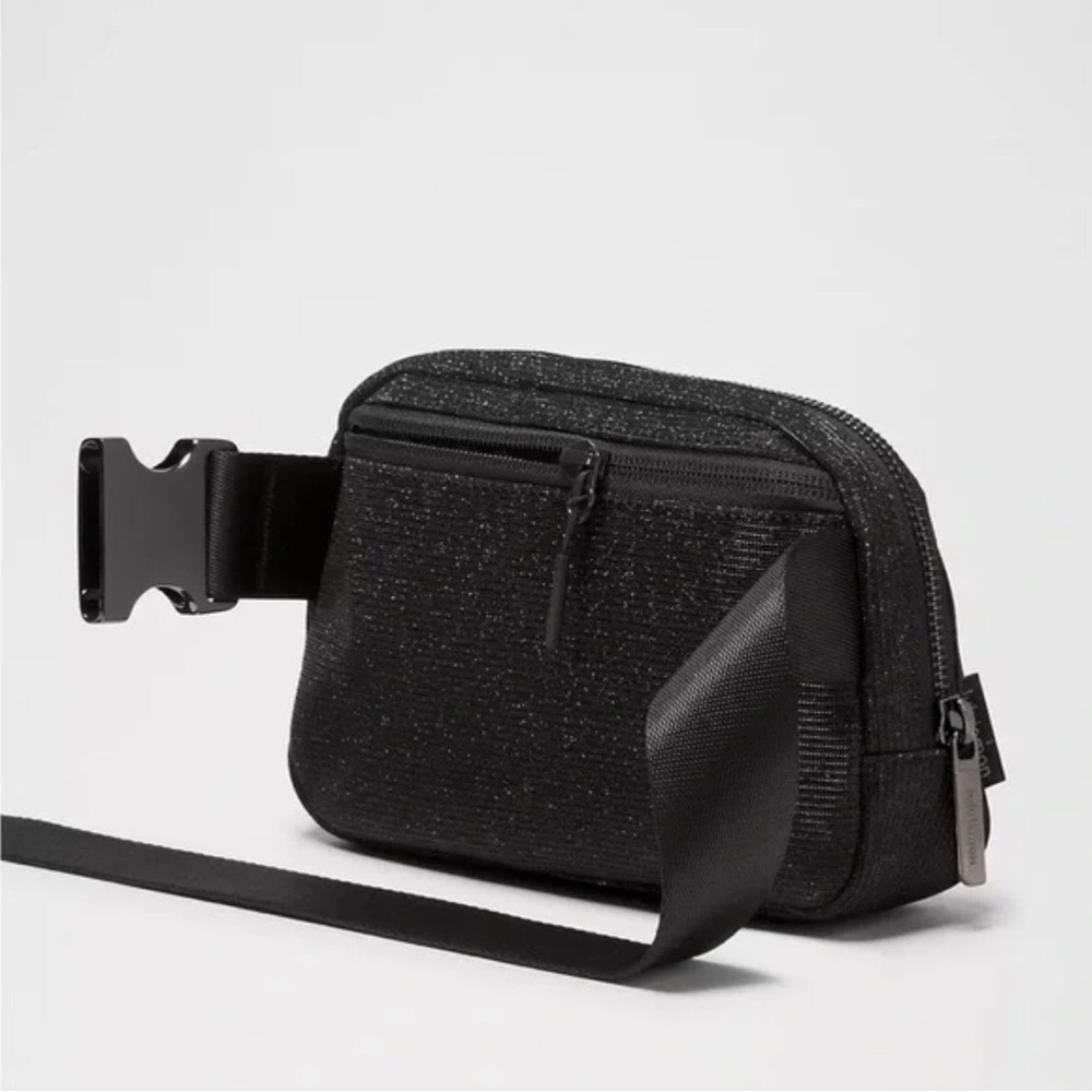 Lulu Lemon Everywhere Glitter Black 1L Belt Bag - Picture 5 of 10